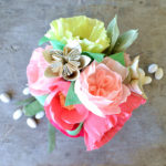 bouquet con fiori di carta crespa matrimonio