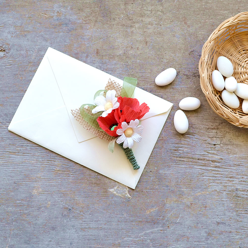 Boutonniere sposo con papaveri e juta