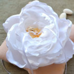 Cuscino porta fedi Peonia bianca - immagine 3