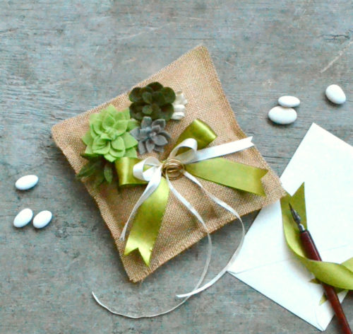 Cuscino porta fedi Juta con succulente