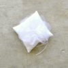 Cuscino porta fedi in lino con fiore in tulle - immagine 2