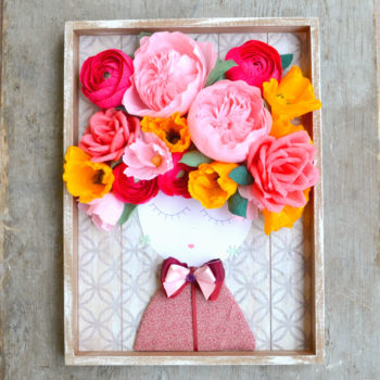 Quadro con volto e fiori di carta, Juliet