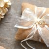 Cuscino porta fedi con fiocco in tulle largo