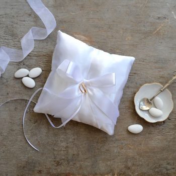 Cuscino porta fedi in raso bianco classico