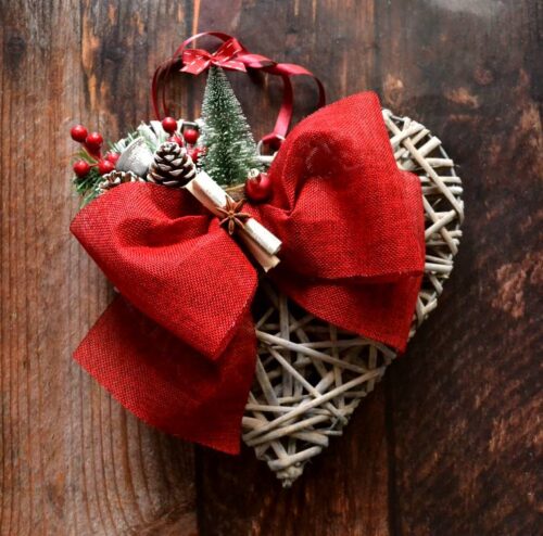 decorazione-natalizia cuore in legno
